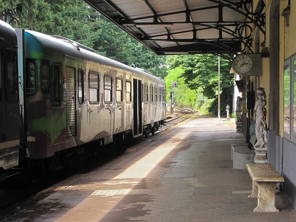 エレガントな鉄道駅 ロイヤリティフリーのストック写真