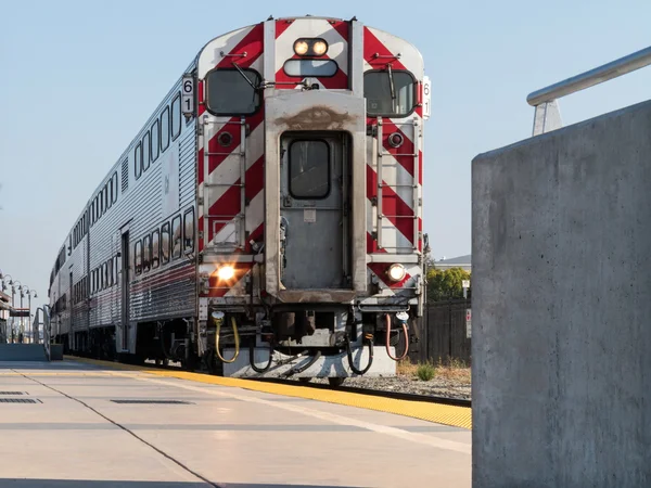 A vonat a platform Kaliforniában 61 — Stock Fotó