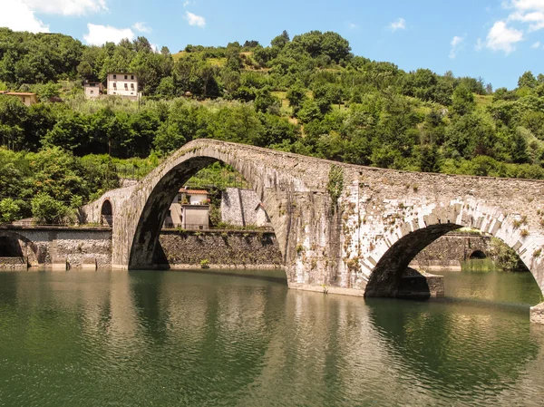 イタリアの中世橋 ロイヤリティフリーのストック画像