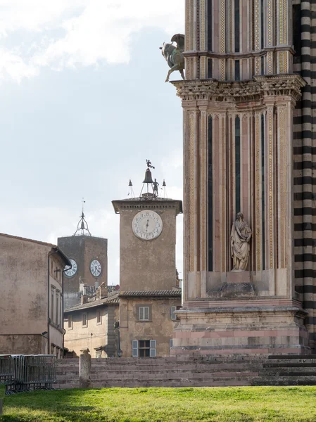 Catedral de Orvieto e Torre de Maurizio — Fotografia de Stock