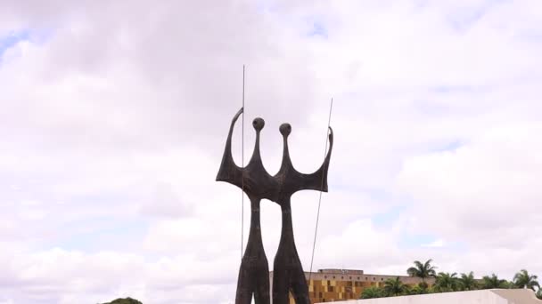 Brazil Federal District December 2021 Sculpture Candangos Dois Guerreiros Located — Vídeo de stock