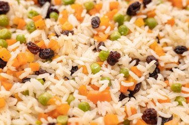 Arroz, Arroz  grega. Brazilian food. BrasilGreek-Style Rice. Brazilian dish. In this image contains rice, raisins, carrots and peas.