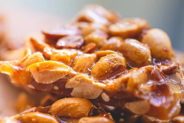 Brazilian peanut-based caramelized sweet that in Brazilian Portuguese is called 
