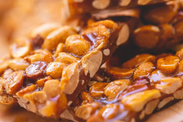 Brazilian peanut-based caramelized sweet that in Brazilian Portuguese is called \