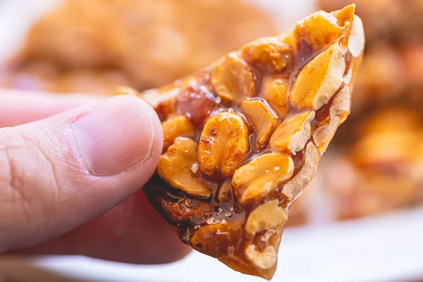 Brazilian peanut-based caramelized sweet that in Brazilian Portuguese is called \
