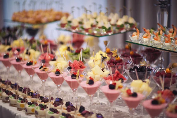 Catering Wedding Wedding Banquet Table Sweet Table Fruit Fruit Bar — Stok fotoğraf
