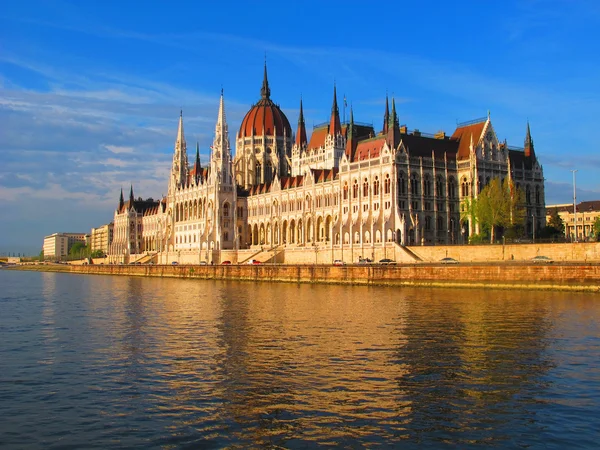 O edifício do Parlamento em Budapes, Hungria — Fotografia de Stock