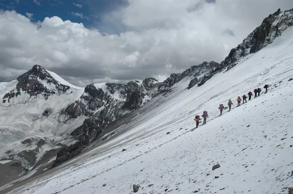 Caminhantes a caminho de Aconcagua — Fotografia de Stock