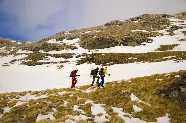 Wandern in den felsigen Bergen — Stockfoto