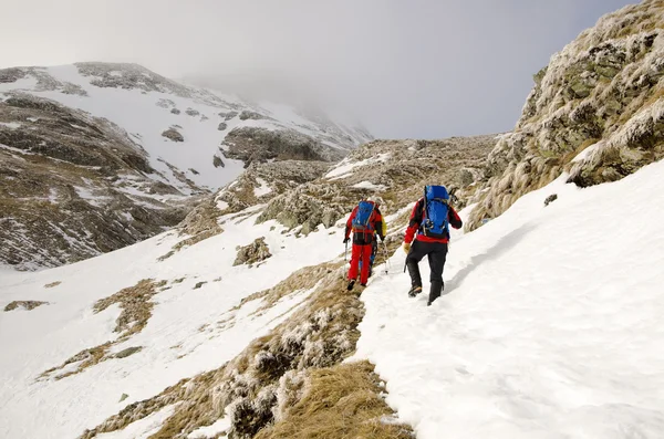 Hiking in rocky mountains — Stock Photo, Image