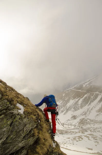 Randonnée pédestre dans les montagnes rocheuses — Photo