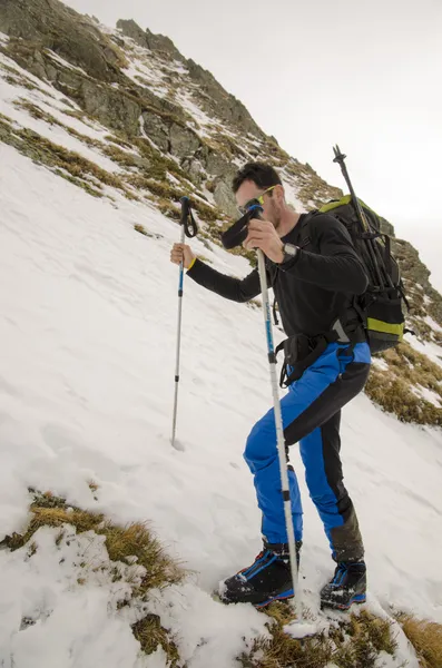 Kış hiking — Stok fotoğraf