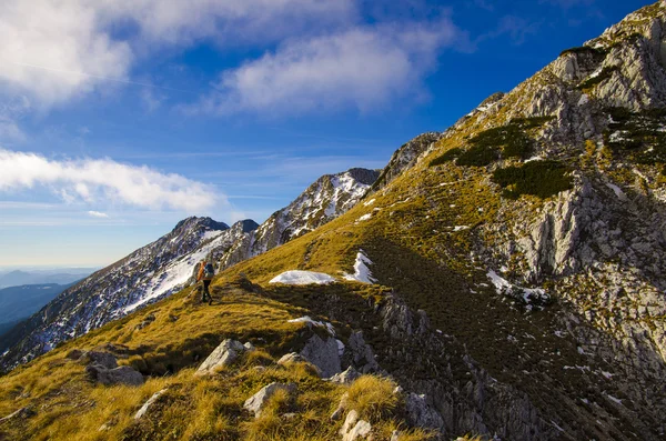 Uçurumlarda hiking — Stok fotoğraf