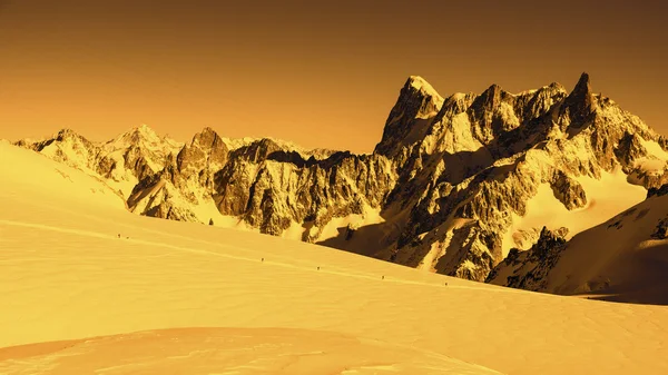 Skitochten in de Alpen — Stockfoto