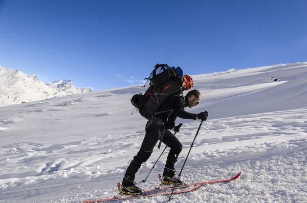 Senderismo en los Alpes suizos — Foto de Stock