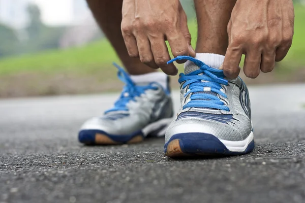 Tying sports shoe