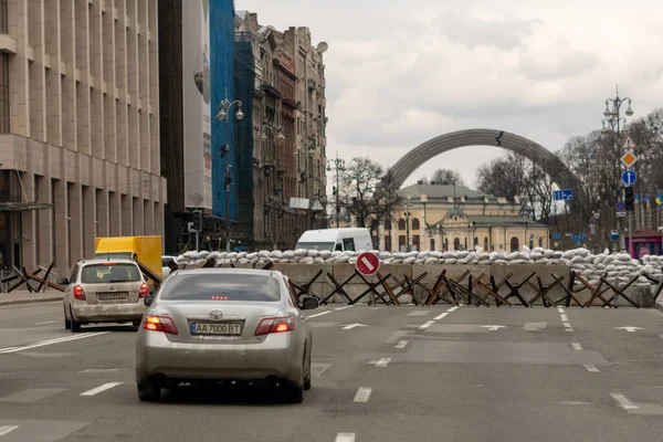 Kyiv, Ukrayna - Nisan. 03, 2022: Tema savaşının fotoğrafları Ukrayna 'yı yok etti. Rus birlikleri, Ukrayna' yı yok eden savaşın fotoğrafları, güzel şehir Rus askerlerince yok edildi.