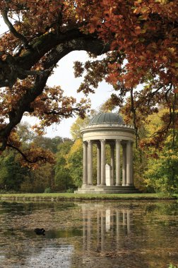 nymphenburg castle Park apollotempel