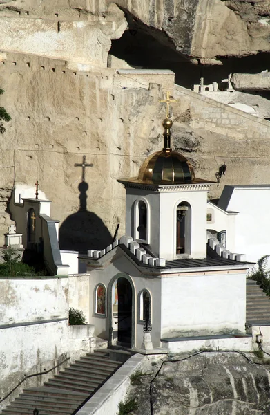 Entrée du monastère de la grotte d'Uspensky près de Bakhchisarai — Photo