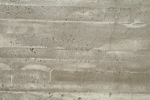 Detail of a concrete wall with imprints of wooden planks.