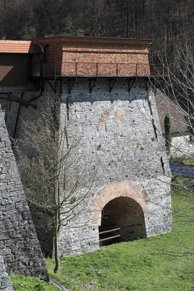 adamov yakınındaki eski yüksek fırın