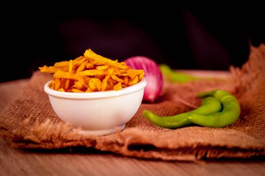 Kızarmış stil aperatifleri Falahari chivda- chivda ya da karışım kuru meyvelerle süslenmiş, Farali Chivda, Phalahari Chiwda, tatlı ve tuzlu,