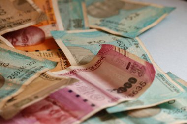 Yeni Hint Para Birimi 2000-500-200-100-50-10 Tahta arkaplan, Hint banknotları koleksiyonu, para büyümesi