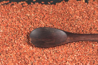 Keten tohumu, keten tohumu, keten tohumu, keten tohumu veya keten tohumu olarak da bilinen Linum usitatissimum, organik keten tohumlarını kapatın.