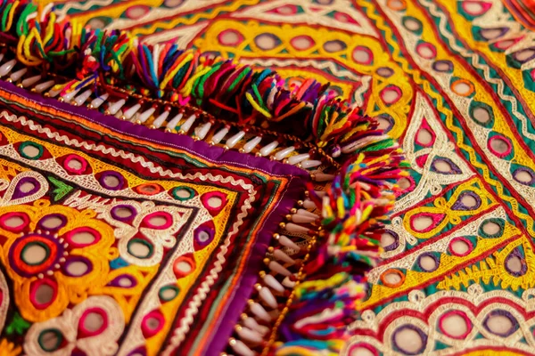 Hermosa Vista Coloridos Cinturones Étnicos Con Espejos Conchas Mercado Rajastán —  Fotos de Stock
