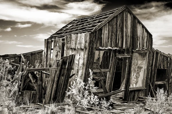 Cabine inclinada em Randsberg — Fotografia de Stock