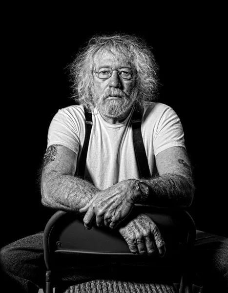 zor yaşlı adam çılgın saçlı