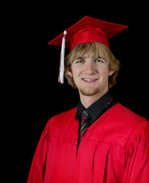 kırmızı bere ve elbisesi giymiş yakışıklı lise mezunu