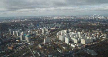 Yükseklik. Moskova sokaklarının en üst görüntüsü. Gözetleme güvertesinden 337 metre uzaklıktaki koruyucu camdan..