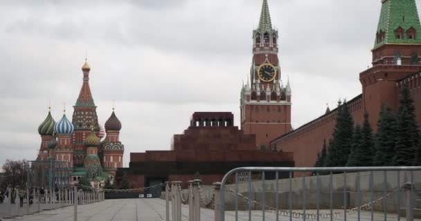 Moscú Una Valla Protectora Frente Catedral Basilio Muro Del Kremlin — Vídeo de stock