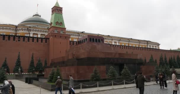 Μόσχα Ρωσία Οκτώβριος 2021 Άνθρωποι Διαφορετικών Εθνικοτήτων Περπατούν Γύρω Από — Αρχείο Βίντεο