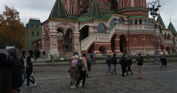 Moszkva Oroszország Október 2021 Különböző Nemzetiségű Emberek Sétálgatnak Vörös Téren — Stock videók