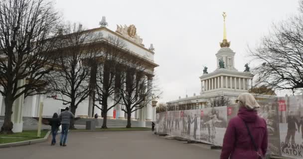 Moscou Rússia Outubro 2021 Capital Pessoas Caminham Pelas Ruas Cidade — Vídeo de Stock