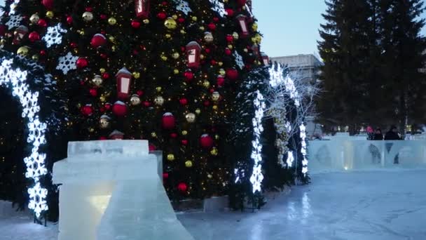 Novossibirsk Russie Décembre 2021 Temps Des Fêtes Les Citoyens Marchent — Video