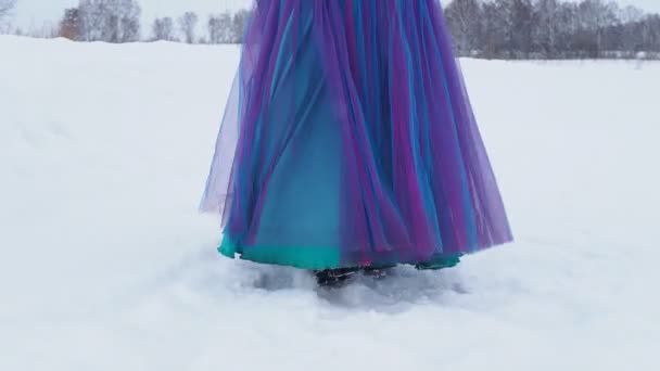 Dances Happy Young Man Woman Ball Gown Waltz Snow Field — Vídeo de Stock