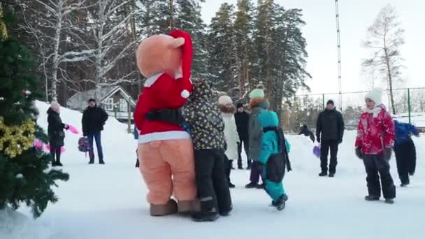 Berdsk Rusland Januari 2022 Vakantie Seizoen Teddy Beer Een Kerstman — Stockvideo