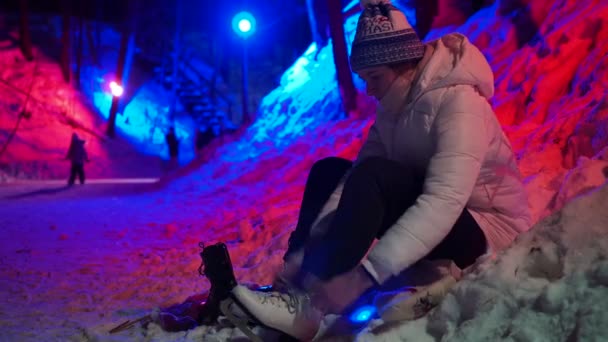 Ice Rink Holiday Season Girl Lying Snow Illuminated Colored Lanterns — Vídeo de Stock