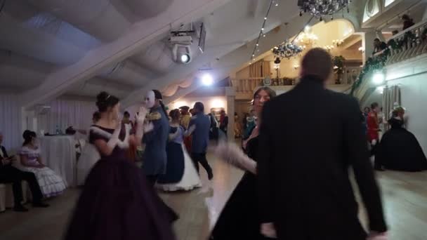 Novosibirsk Ρωσία Ιανουάριος 2022 Χριστουγεννιάτικη Μπάλα Χορός Μεταμφιεσμένων Χορευτές Όμορφα — Αρχείο Βίντεο