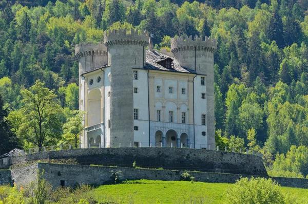 艾马维尔城堡-奥斯塔谷-意大利 — 图库照片