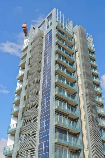 Solar panels on skyscraper — Stock Photo, Image