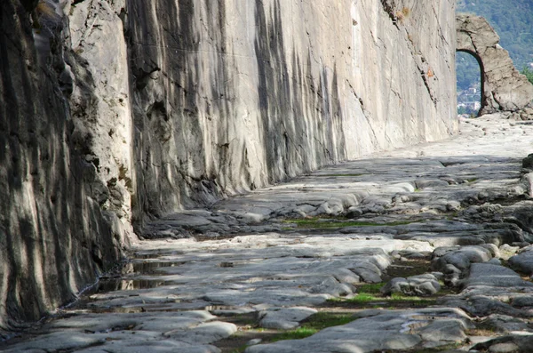 La route romaine de Gaule et son arc — Photo