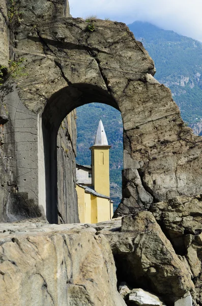 Strada romana della Gallia e il suo arco — Foto Stock