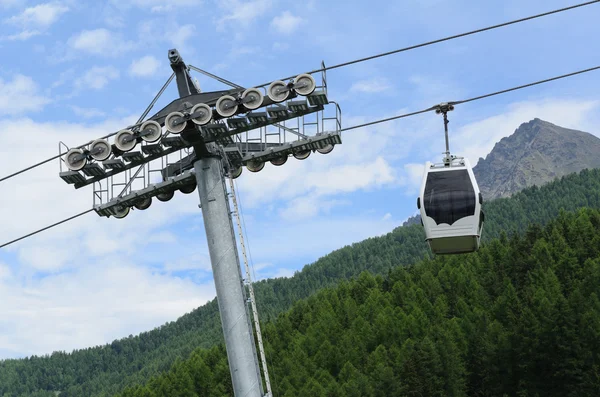 Gondola cableway — Stock Photo, Image