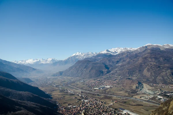 Valle d 'aosta - chatillon, st vincent und die alpen — Stockfoto