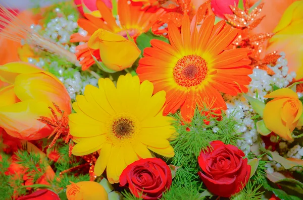 Μπουκέτο με φωτεινά καλοκαιρινά λουλούδια — Φωτογραφία Αρχείου