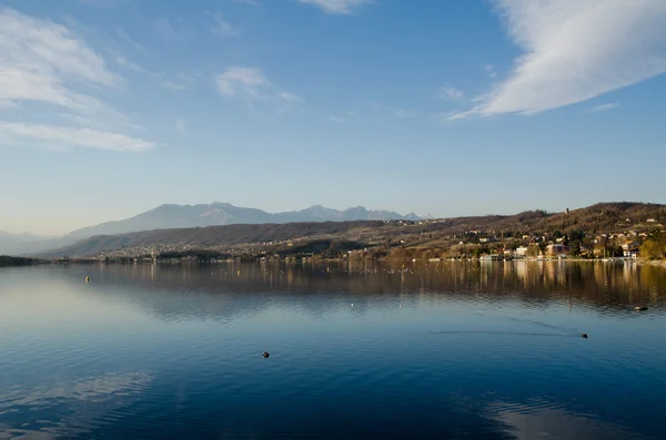 Uitzicht op lake Viverone (BI) — Stockfoto